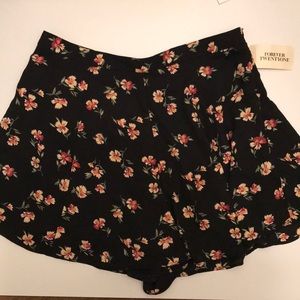 🌼 Floral Short, New With Tags